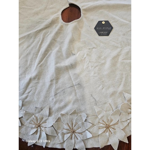 MAX Tree Skirt beige with gold accent, 52' or 132cm - Picture 3 of 6